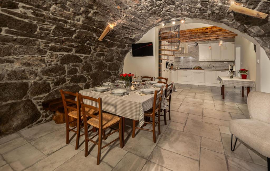 Villa Stancija Kavali Stone House, Zvoneca-奥帕提亚 外观 照片